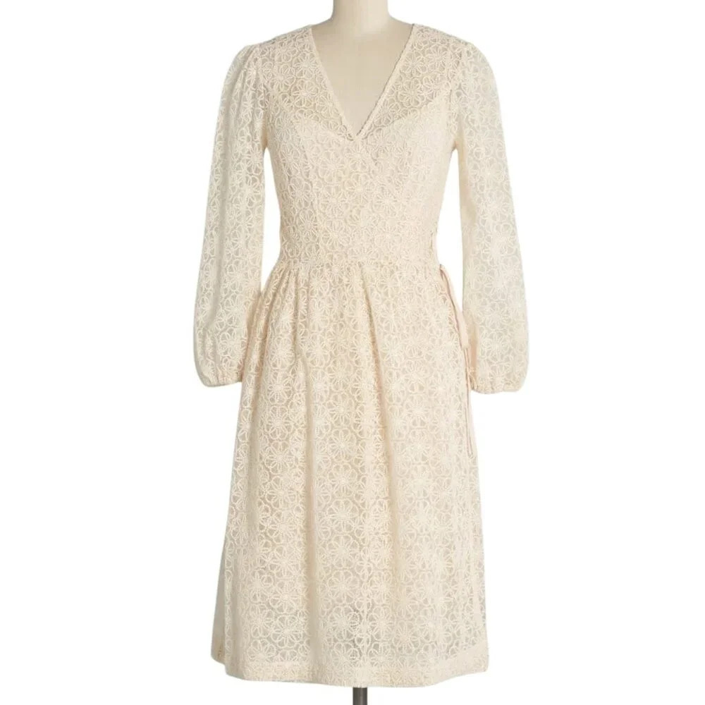 Modcloth Magic in the Air Wrap Dress Ivory Floral Lace w/ Liner Size Small NWT